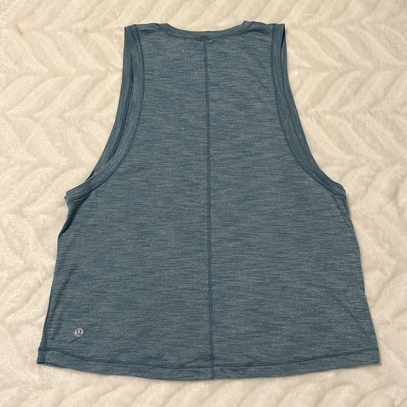 Lululemon tank top size 4 - Picture 2 of 2